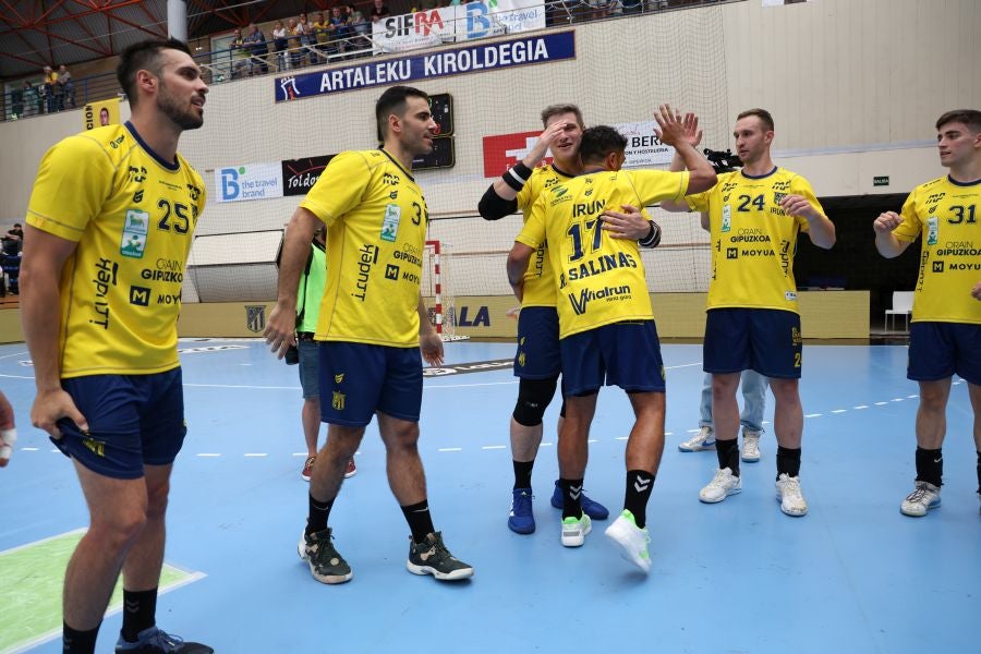 El partido del Bidasoa y las despedidas, en imágenes