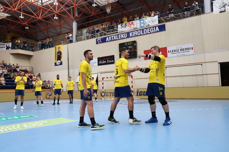 El partido del Bidasoa y las despedidas, en imágenes