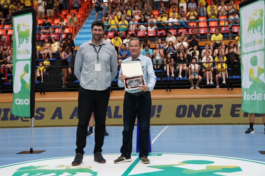 El partido del Bidasoa y las despedidas, en imágenes