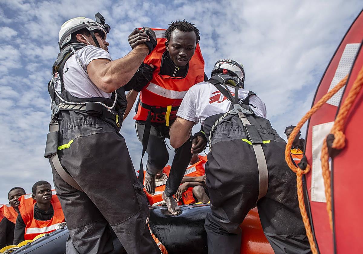 Imagen de archivo de un rescate de MSF en el Mediterráneo.