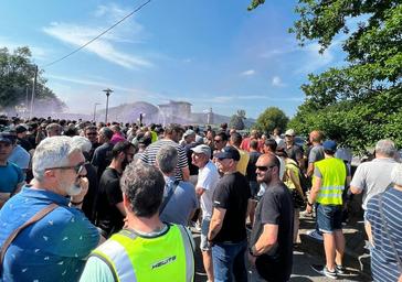 Dos mil ertzainas se concentran en Busturia para denunciar «el abandono» del Gobierno Vasco