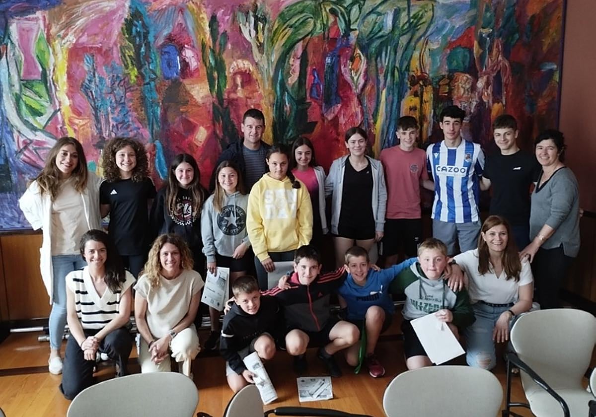 Uzturpeko ikasleak Udaletxean