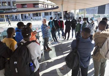 Irungo Harrera Sarea considera «inauditos los premios a la caza» de migrantes en la Policía de Irun