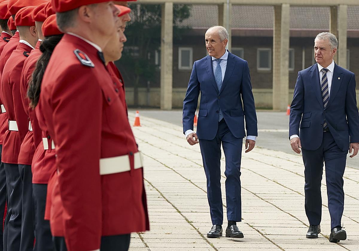 Erkoreka está dispuesto a reunirse con los sindicatos de la Ertzaintza, aunque fueron ellos quienes se «levantaron de la mesa»