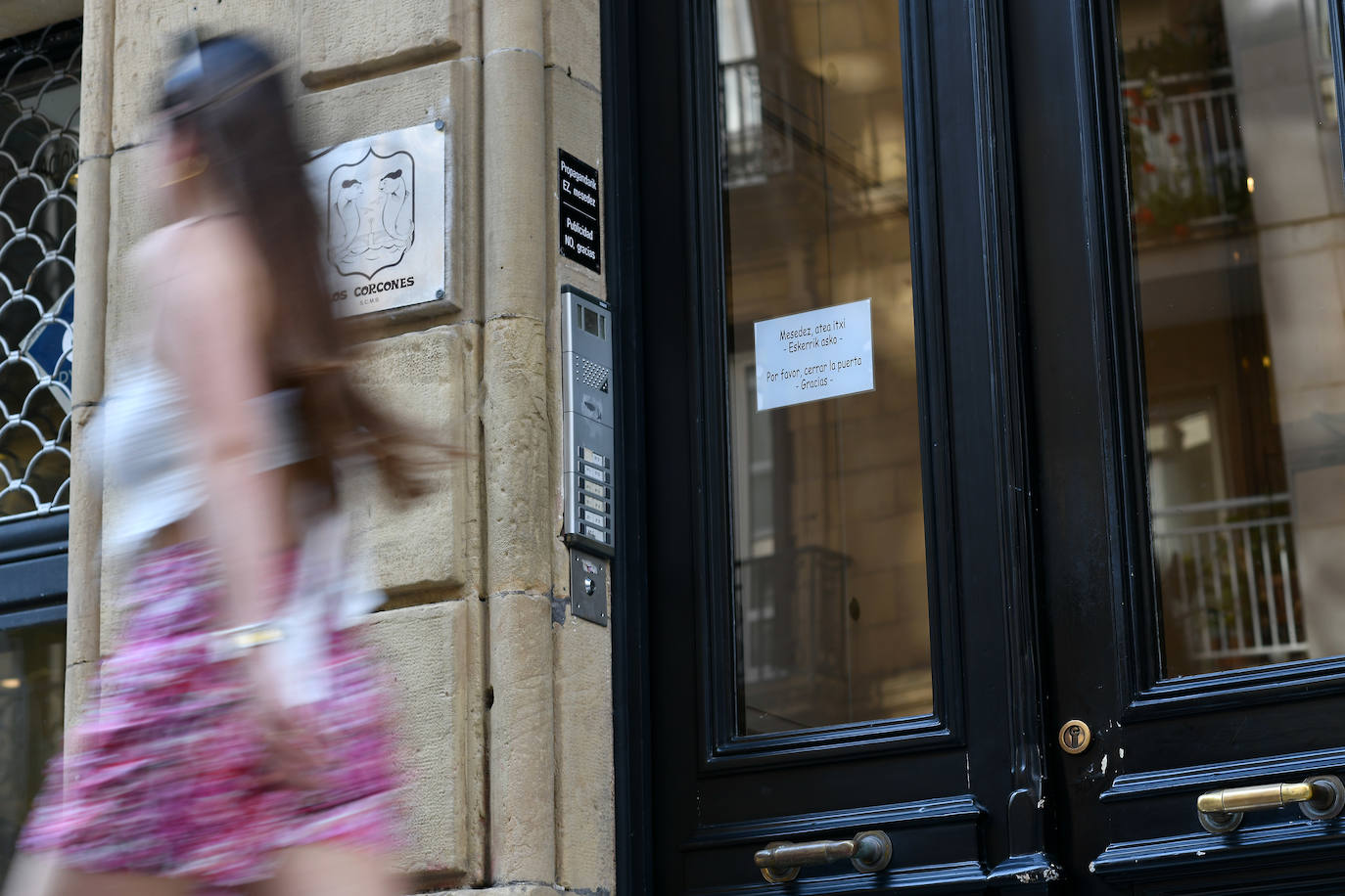 La sede de Los Corcones se ubica en la céntrica calle Bergara de la capital guipuzcoana.