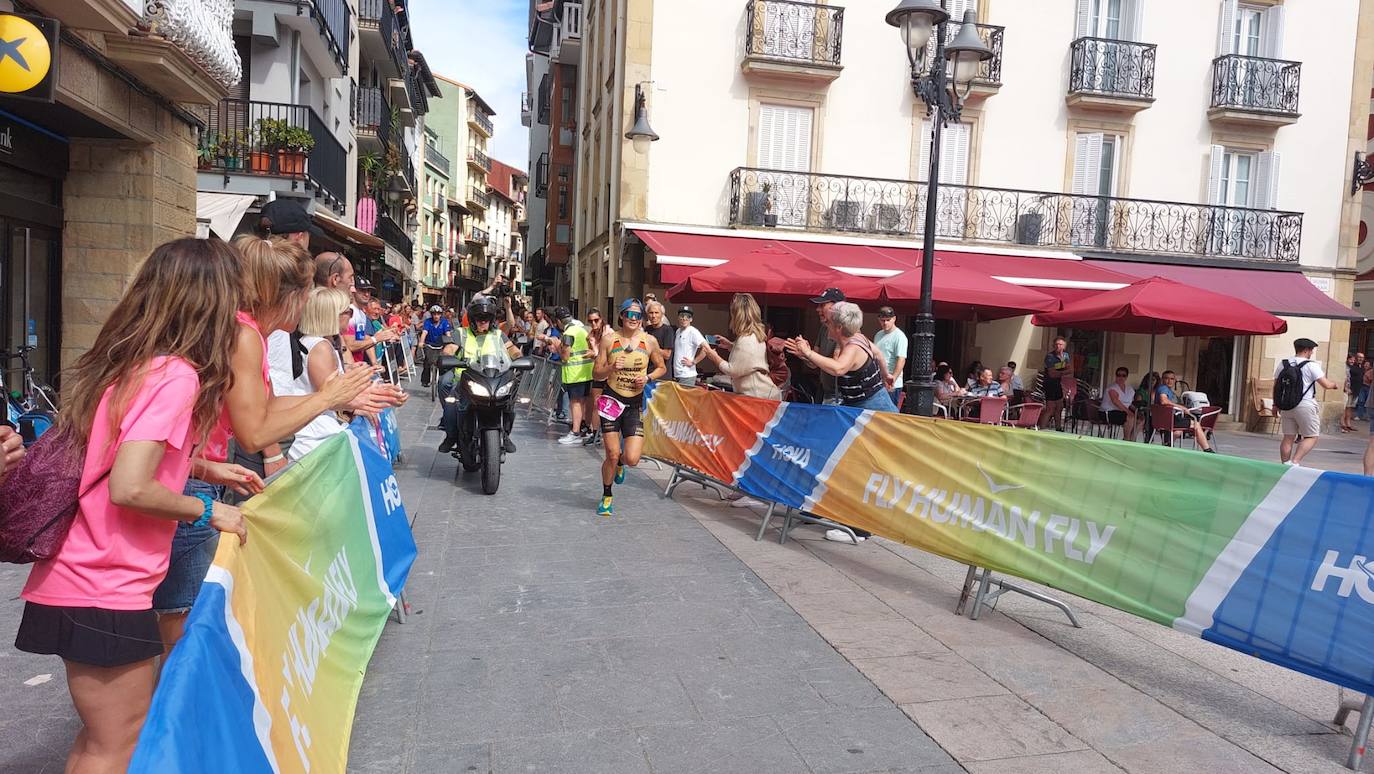 Buen ambiente en Zarautz en el triatlón