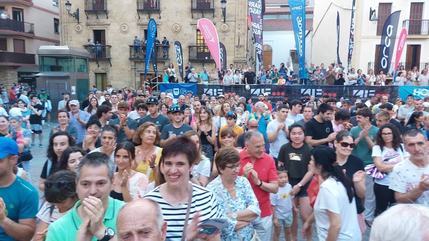 Buen ambiente en Zarautz en el triatlón
