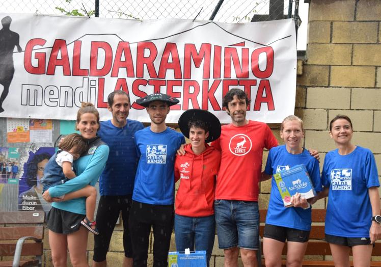 Unai Fernández y Oihane Sarasketa con sus txapelas de haber ganado la XIII Galdaramiño Igoera.