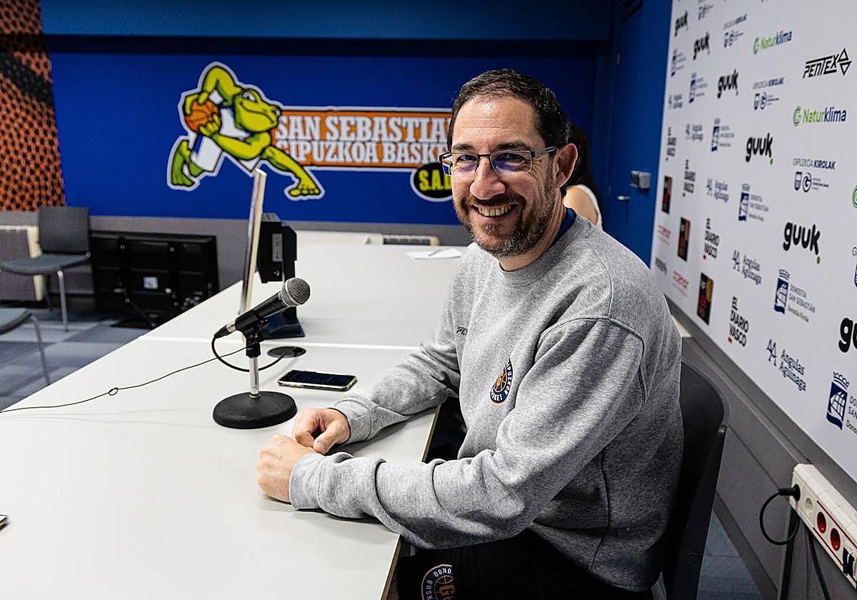 Lolo Encinas en rueda de prensa.