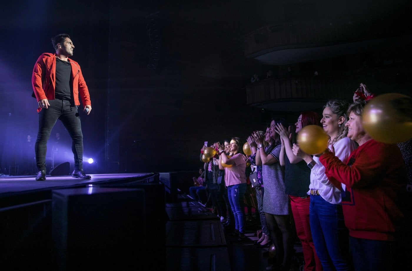 El concierto del cantante cántabro en la Plaza de San Juan inaugura este viernes las fiestas.