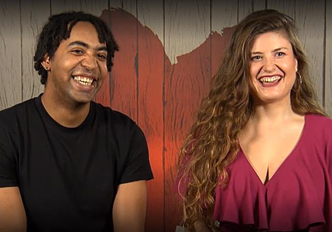 Mbaye y Daria durante la parte final de su cita en First Dates.