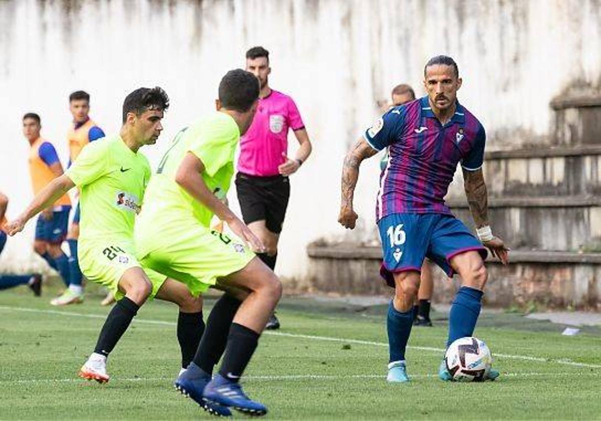 Ríos Reina en la pasada pretemporada en Atxabalpe ante el Amorebieta.