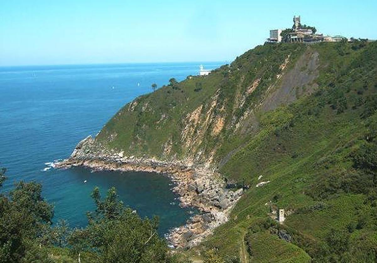 Rescatan el cadáver de un hombre a 400 metros de la costa de Igeldo