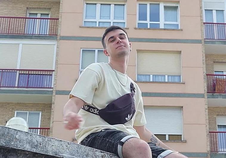 «Nire abestiak tristeak dira, baina beti dute itxaropen mezua»