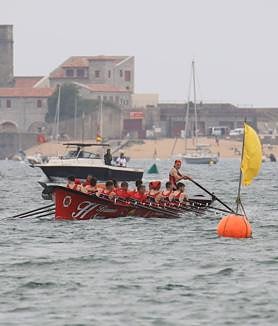 Imagen secundaria 2 - Zumaia sorprende a Kaiku y se lleva la primera bandera