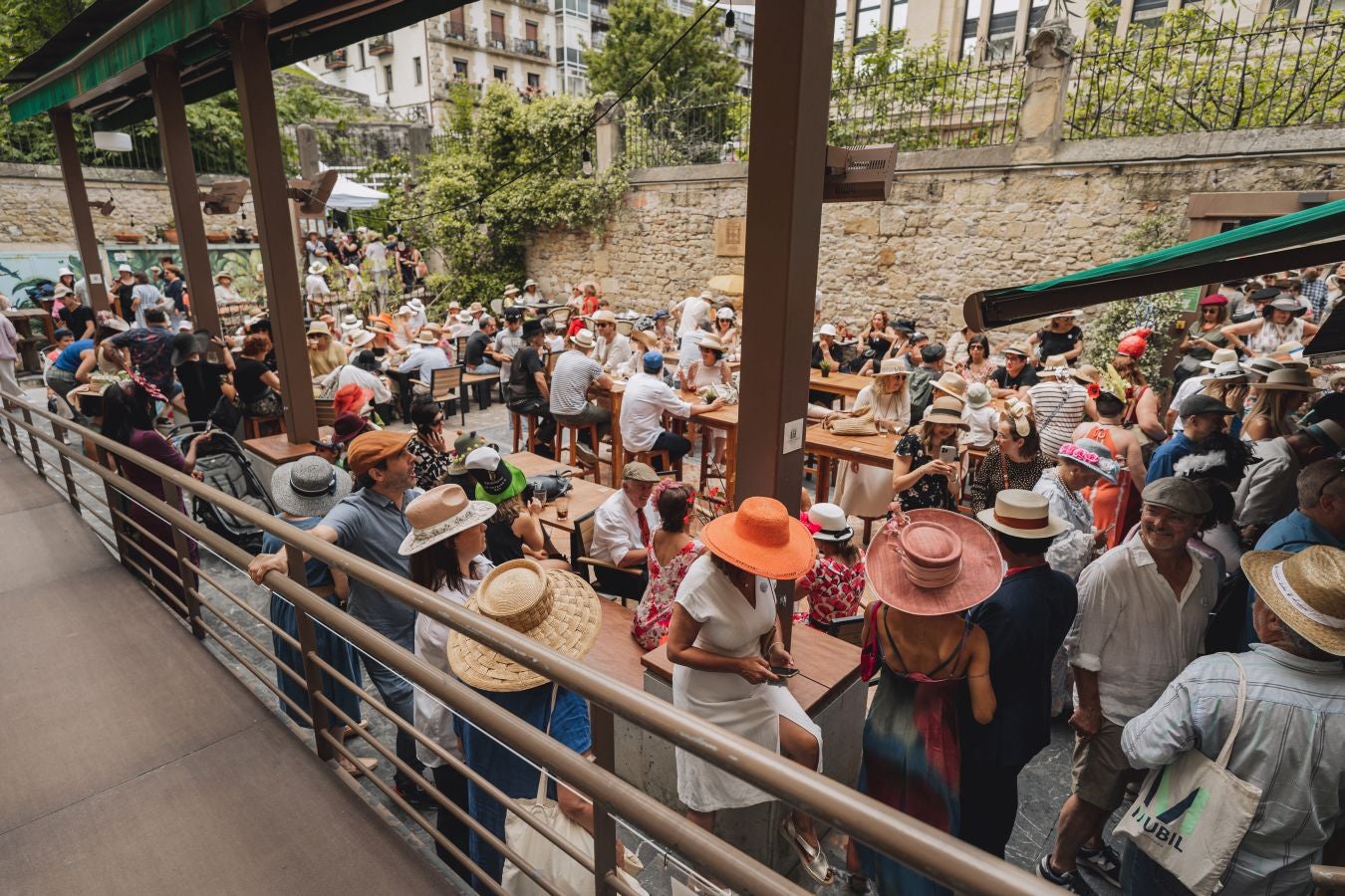 Paseo con sombrero por Donostia