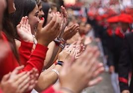 La iniciativa Saindua propone la incorporación de una nueva compañía con mujeres en el Alarde de Hondarribia