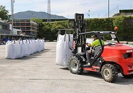 Un operario trabaja en las instalaciones de Zubieta.