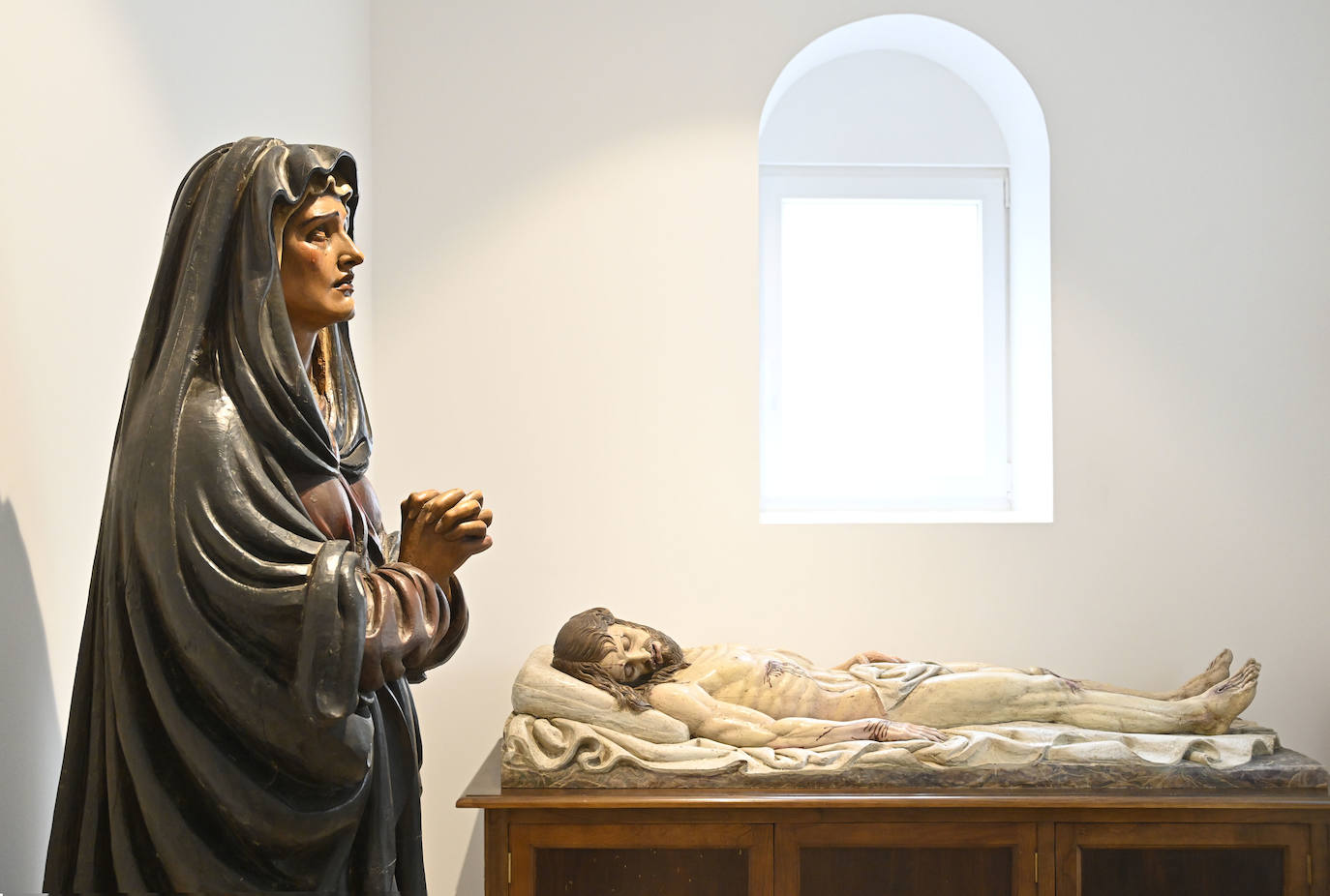 Imágenes de Beobide y vidrieras de Maumejean en Añorga