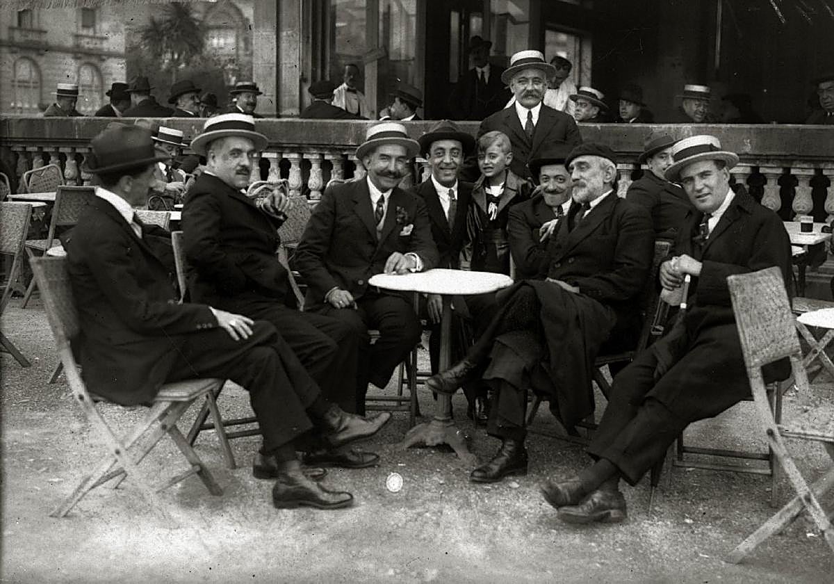 Tertulia del Café Guria con Pedro Muñoz Seca.