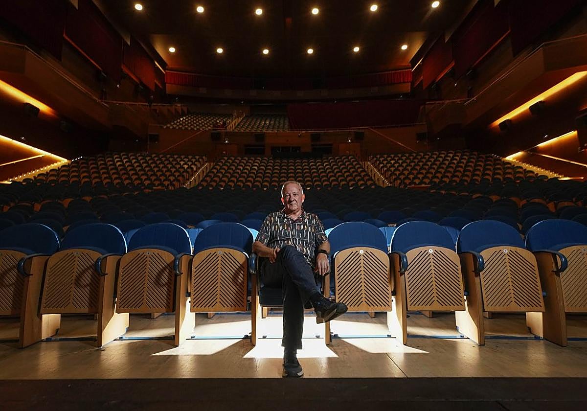 El responsable de la programación musical de DonostiaKultura y director del Jazzaldia, Miguel Martín, en lasbutacas del Auditorio Kursaal.