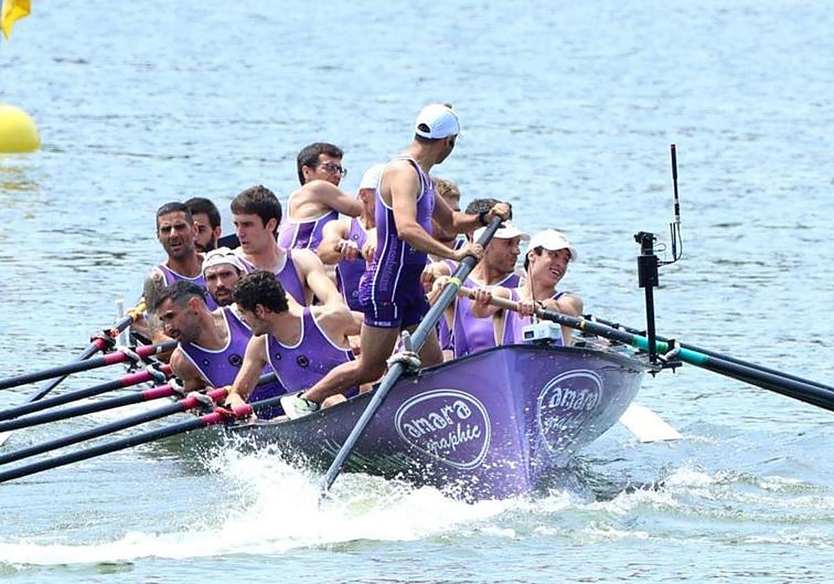 La embarcación de San Pedro ha sido la más rápida en aguas de Mundaka.