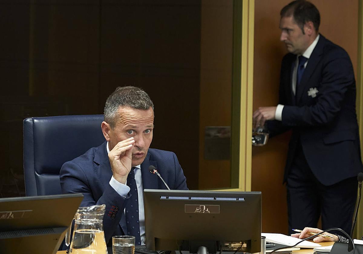 El consejero de Educación, Jokin Bildarratz, explica en comisión parlamentaria los resultados del informe 'Diagnóstico del Sistema Educativo Vasco 2023'