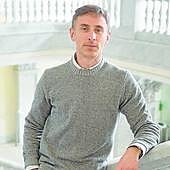 «De pequeño me increpaban por hacer ballet y todavía ocurre»