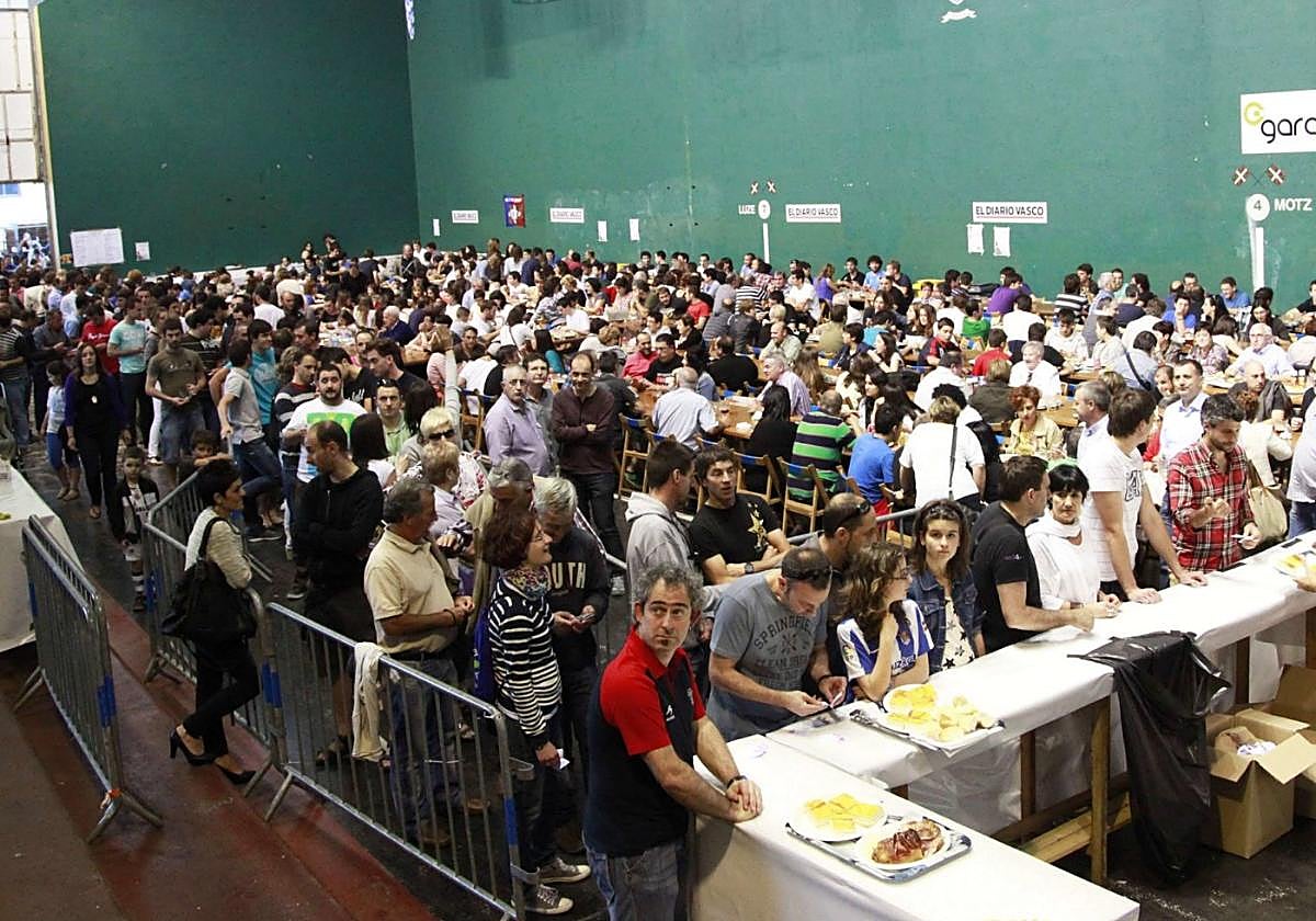 La Feria de la Cerveza volverá a reunir a cientos de ordiziarras en el frontón Beti Alai.