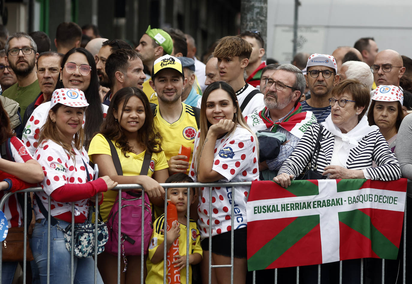 Gran ambiente en la salida del Tour de Francia desde Bilbao