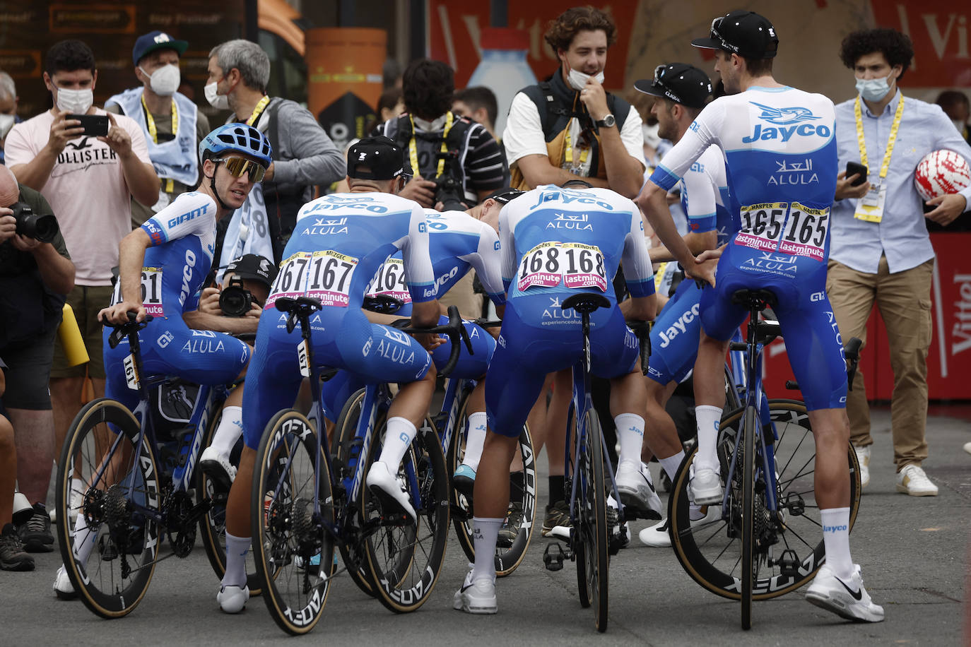 Gran ambiente en la salida del Tour de Francia desde Bilbao