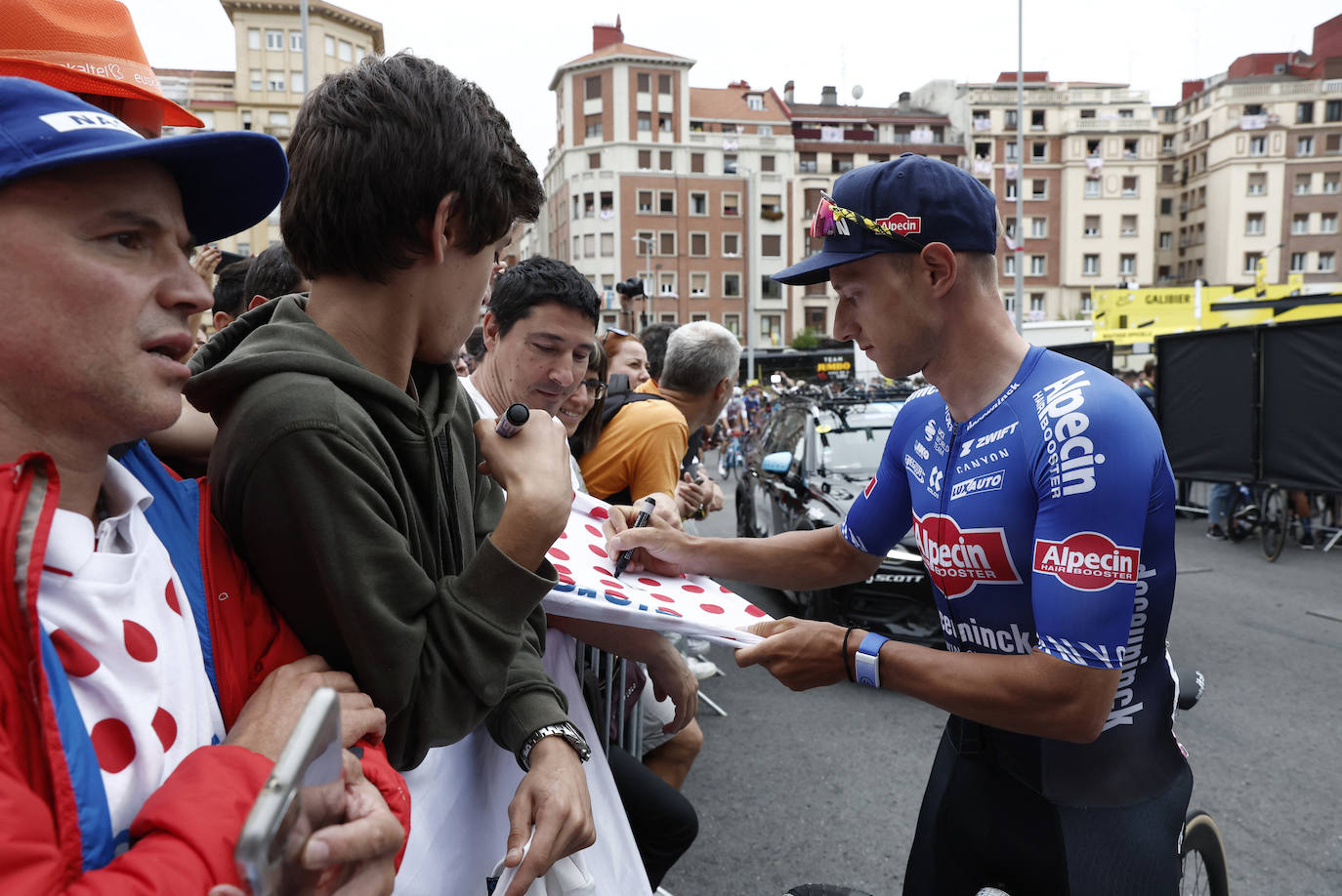 Gran ambiente en la salida del Tour de Francia desde Bilbao