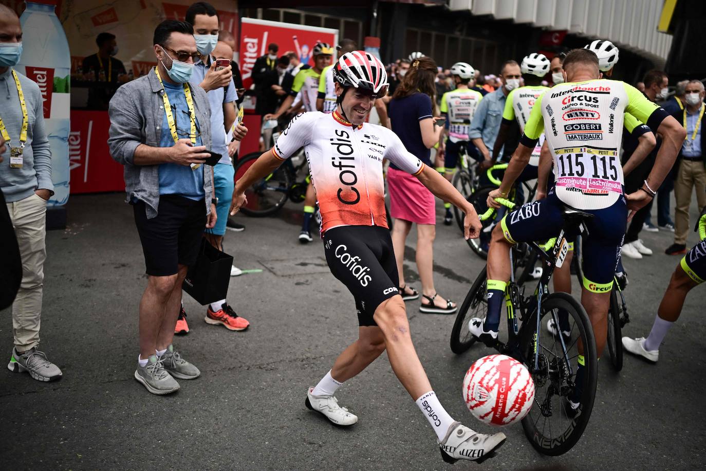 Gran ambiente en la salida del Tour de Francia desde Bilbao