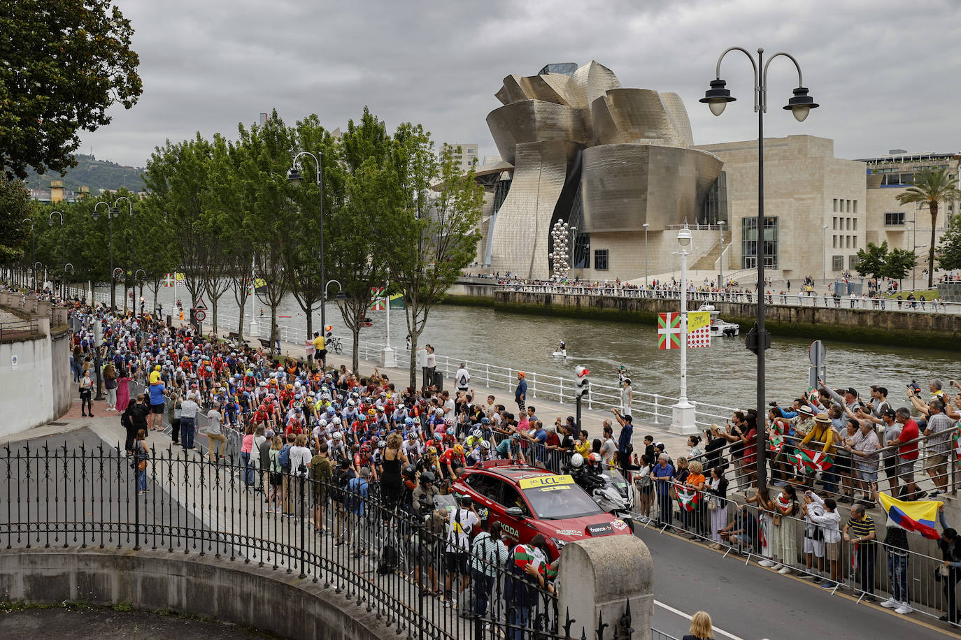 Gran ambiente en la salida del Tour de Francia desde Bilbao