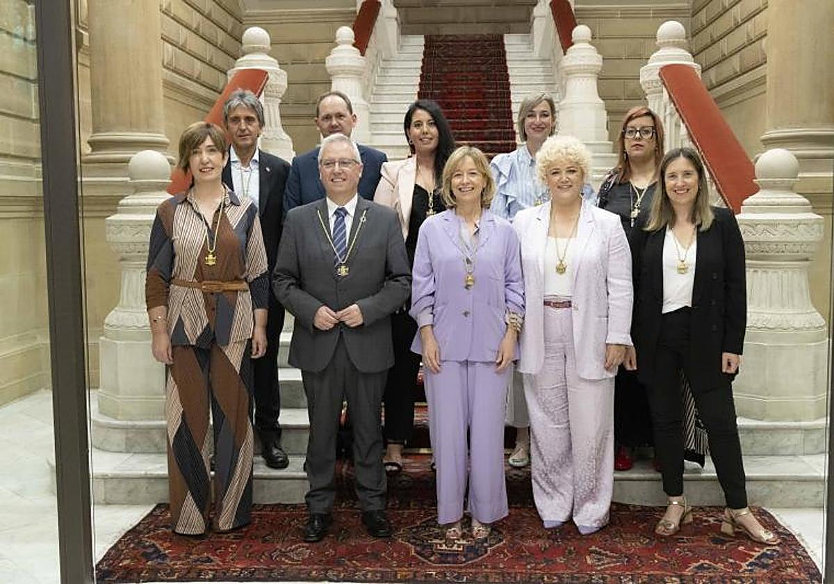 Los nuevos diputados forales tomaron ayer posesión de sus cargos.