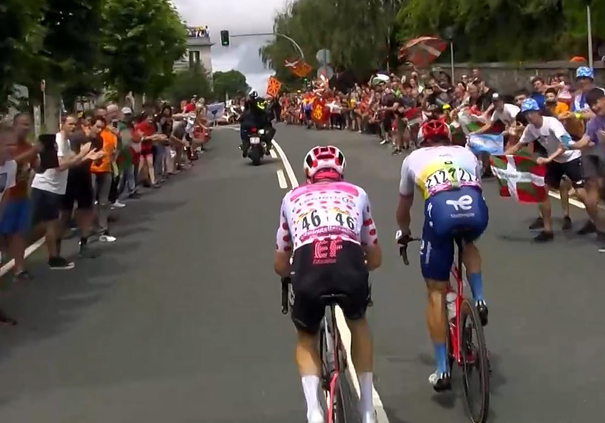 Powless y Boasson-Hagen han continuado escapados y en cabeza a la entrada en Hernani.