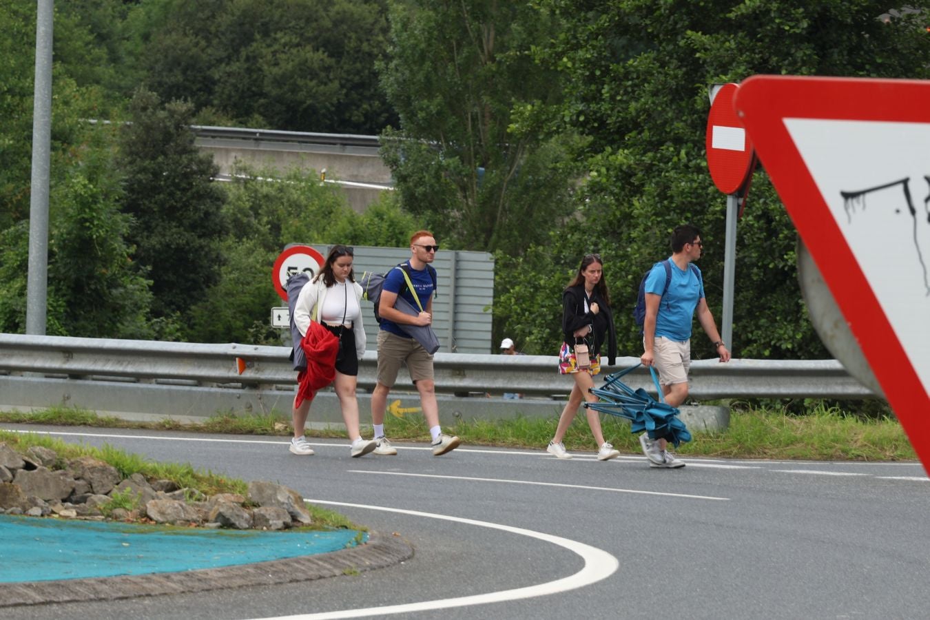 La afición, volcada con el paso del Tour desde Mutriku hasta Irun