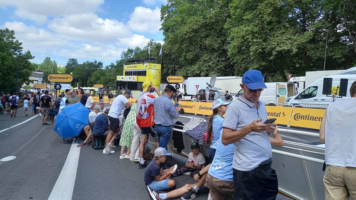 La afición, volcada con el paso del Tour desde Mutriku hasta Irun