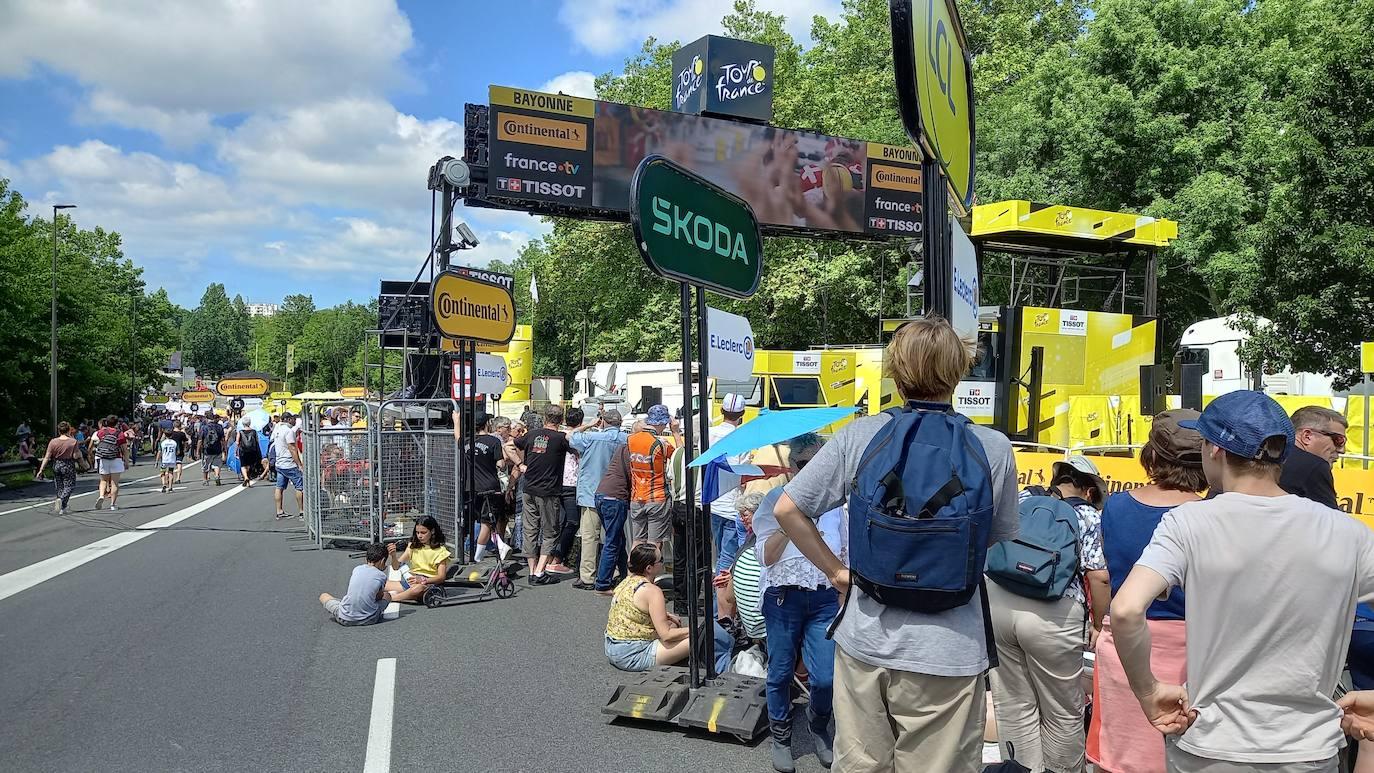 La afición, volcada con el paso del Tour desde Mutriku hasta Irun