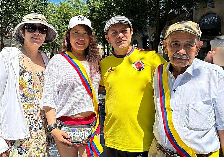 Esta familia colombiana afincada en California (Estados Unidos) ha viajado a Donostia para visitar la ciudad mientras pasa el Tour de Francia.