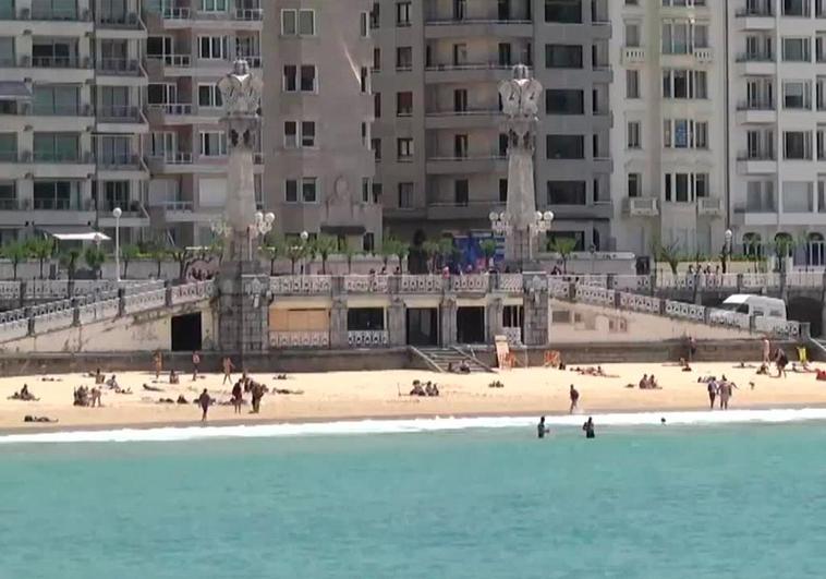 Sintonía de Contigo en la playa cantada por Georgie Dann