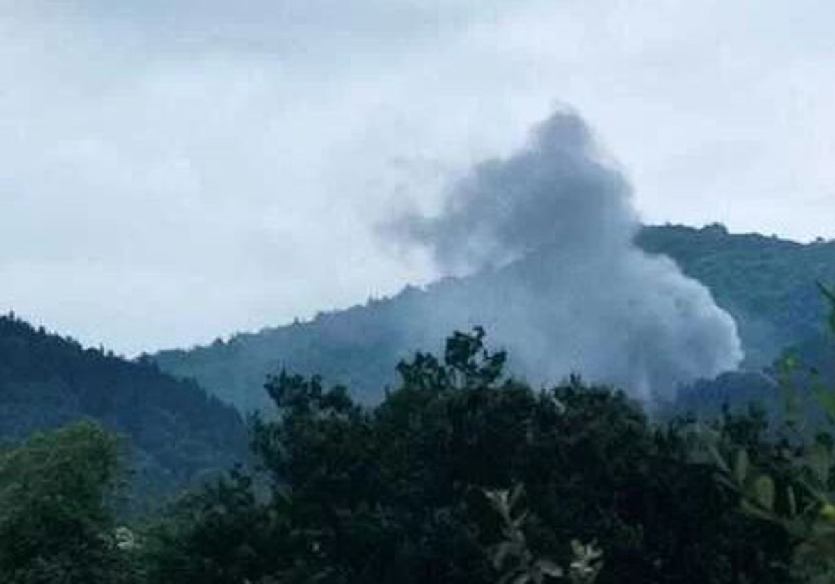 Humo procedente del fuego surgido en el foso de trituración de voluminosos.