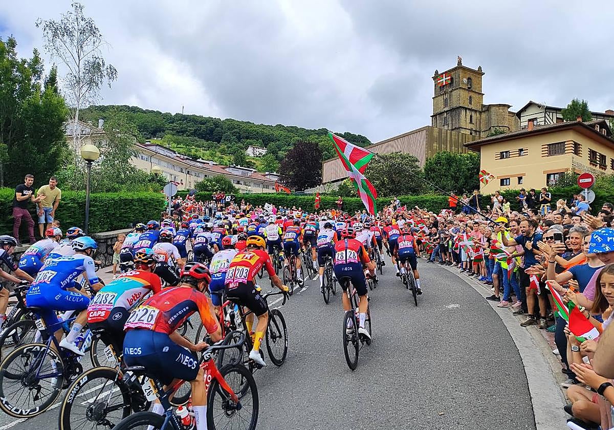 El Tour en su paso por Oiartzun