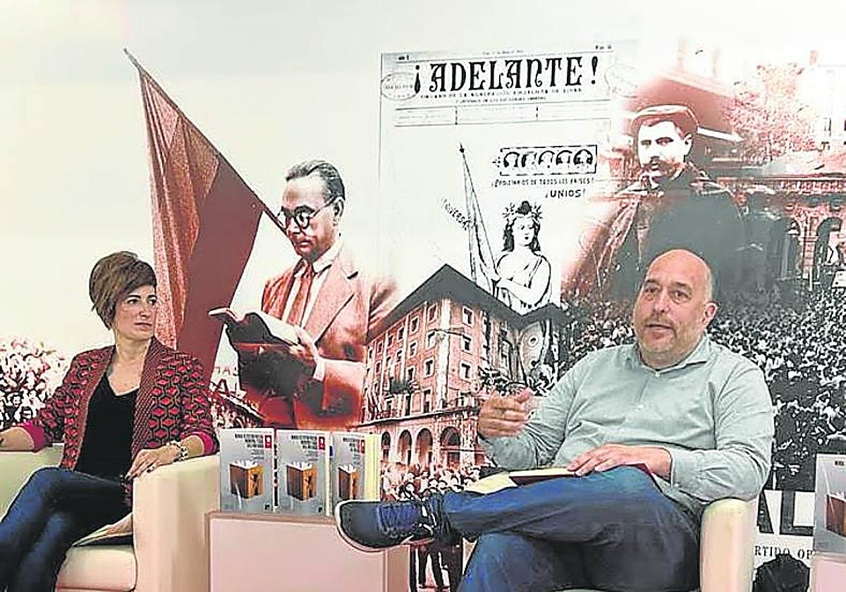 Ana Telleria y Daniel Casal Oubiña presentaron el manual de gestión.