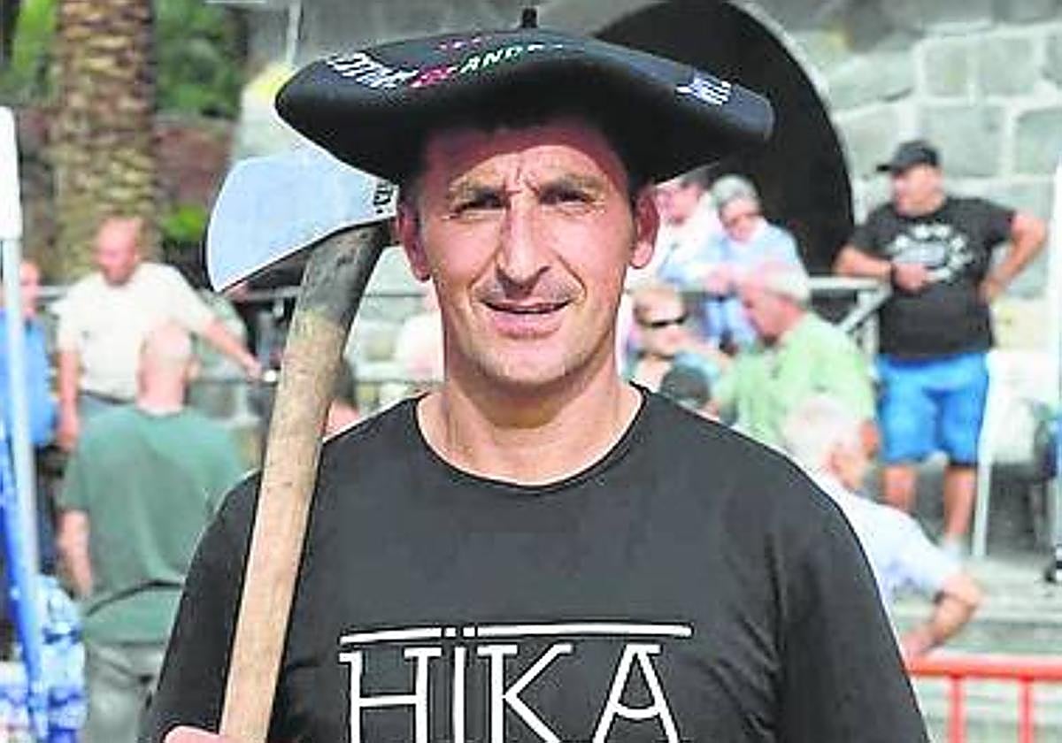 Xabier Zaldua con la txapela.