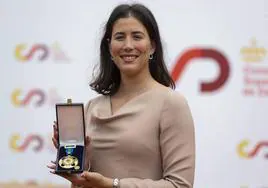 Muguruza, con la Medalla al Mérito recibida el miércoles en Madrid