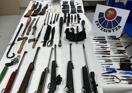 Armas incautadas por la Ertzaintza en un pabellón de Beasain.