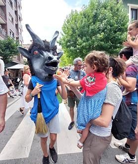Imagen secundaria 2 - Los niños reinaron en los Sanfermines