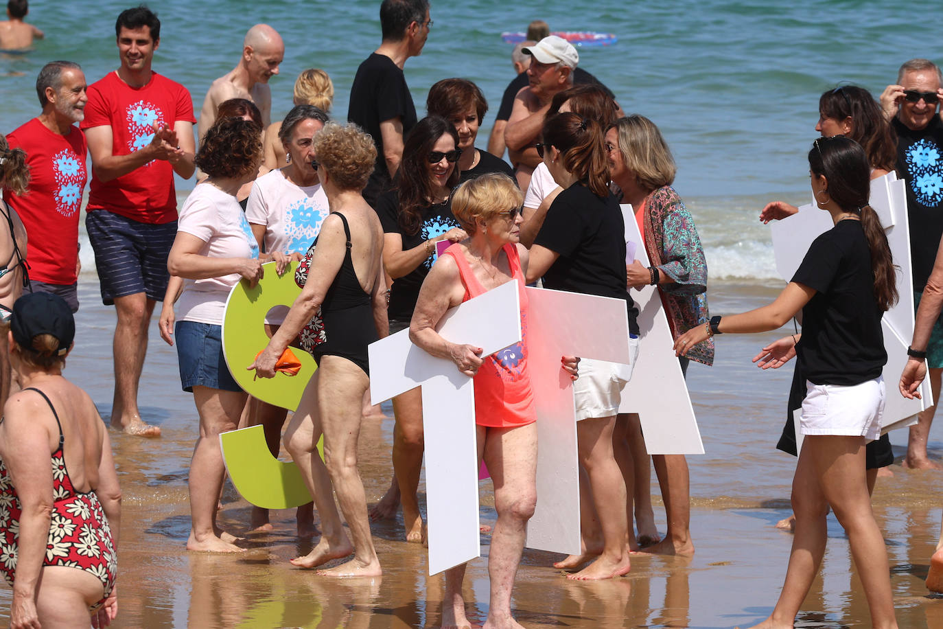 El baño más solidario por la esclerosis múltiple