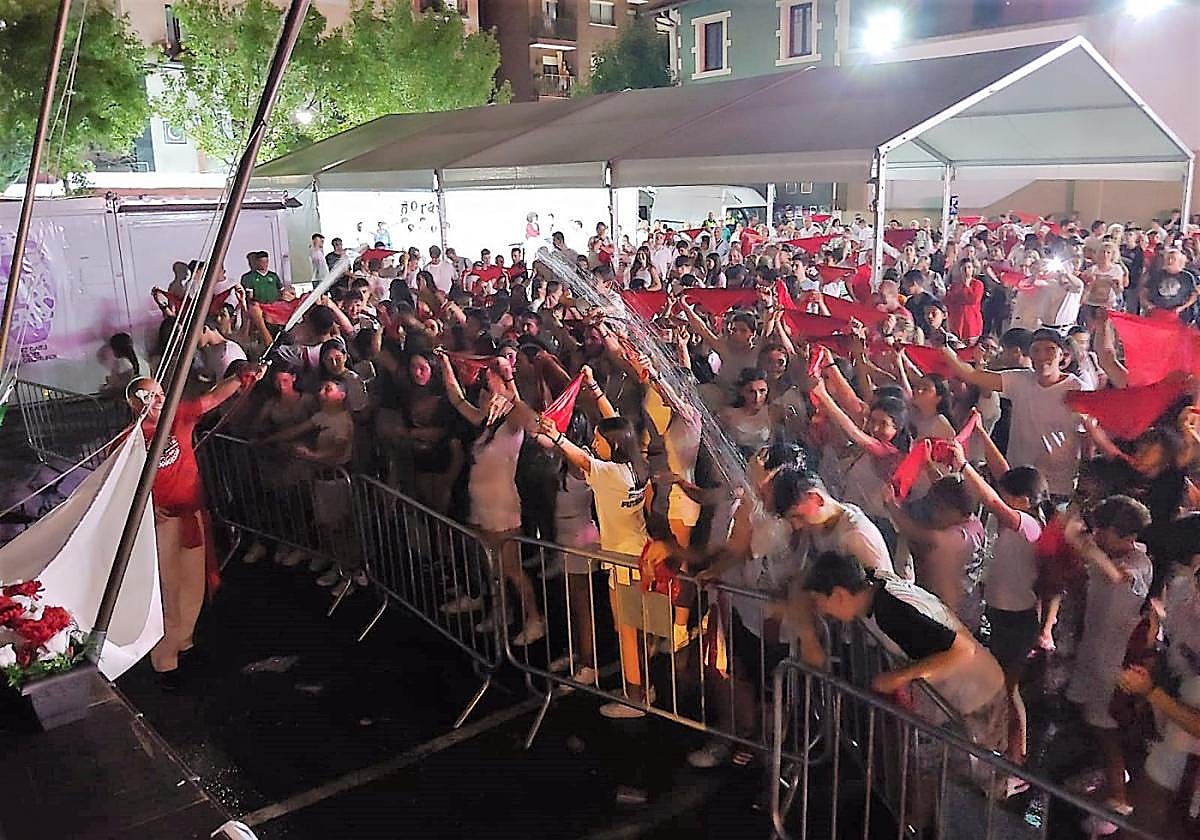 Los antxotarras despidieron esta nueva edición de los sanfermines en la plaza Biteri.